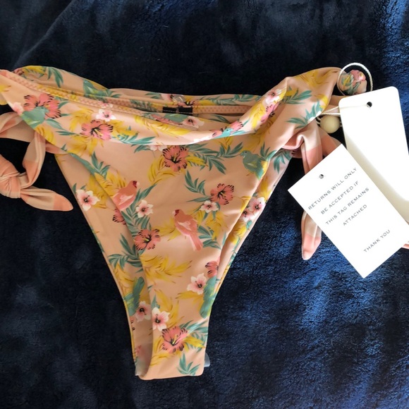 Swimsuit - Picture 3 of 5